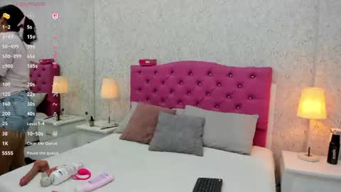 Snapshot of anais_espinosa chatting on June 24, 7:24 pm Anais online show from June 24, 7:24 pm