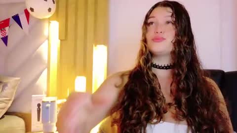 Snapshot of anaise_latif chatting on June 24, 11:31 am Anaise online show from June 24, 11:31 am