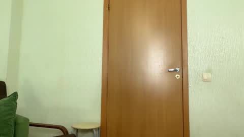 Tiffany and Roger online show from September 27, 4:06 am