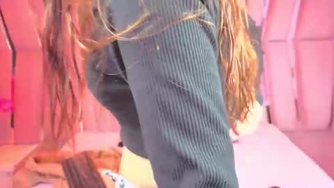 AbbyAndAntonela online show from January 6, 12:31 pm