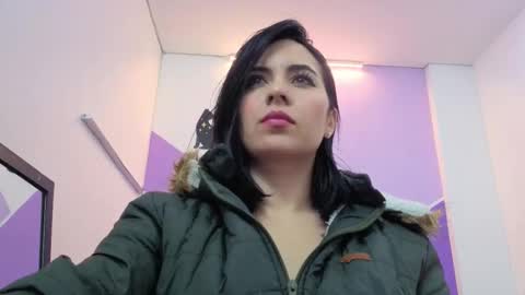 analuciaa_ online show from February 1, 4:11 am