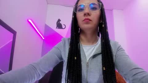 analuciaa_ online show from February 8, 4:16 am