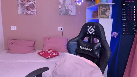 Ananasteisha online show from March 4, 9:11 pm