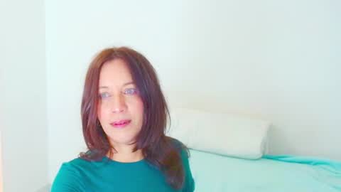 anapereira12 online show from June 19, 10:02 pm