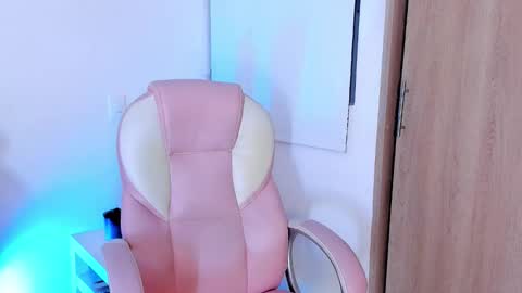 Snapshot of anastaciablake chatting on October 17, 11:40 pm Anastacia online show from October 17, 11:40 pm