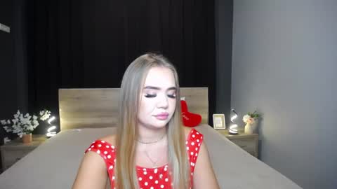 anastacyyellig online show from July 6, 8:11 pm