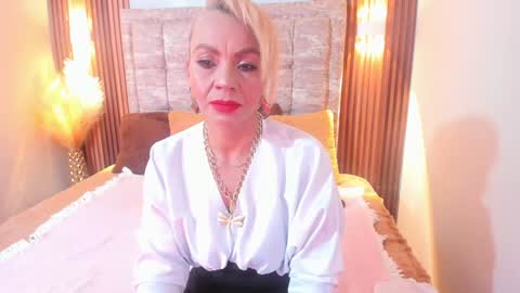 Snapshot of anastasiataylor_ chatting on December 13, 3:05 am Ana 3 online show from December 13, 3:05 am