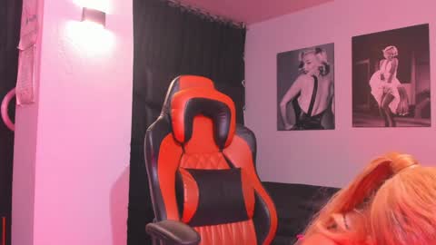 Snapshot of anastasiataylor_ chatting on February 3, 6:24 am Ana 3 online show from February 3, 6:24 am