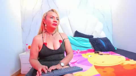 Snapshot of anastasiataylor_ chatting on March 2, 6:27 am Ana 3 online show from March 2, 6:27 am