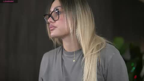 Snapshot of anastasyanoir chatting on November 17, 6:19 am AnastasyaNoir online show from November 17, 6:19 am