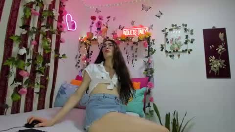 Snapshot of anasttaciia_21 chatting on October 3, 5:04 am Independent online show from October 3, 5:04 am