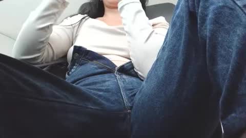 Snapshot of anddrea_ chatting on February 19, 11:39 am online show from February 19, 11:39 am