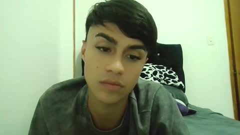 Snapshot of anddy_grey1 chatting on March 1, 1:32 am Dani 3 online show from March 1, 1:32 am