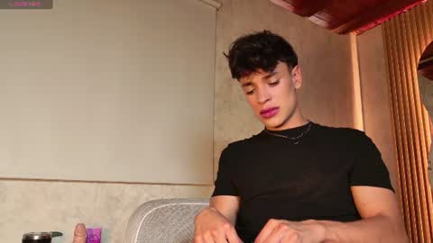 Snapshot of ander_ashford77 chatting on June 12, 12:26 pm Ander online show from June 12, 12:26 pm