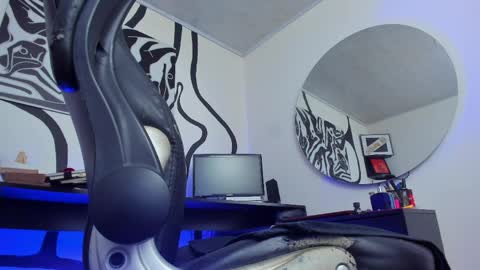 Snapshot of anders_x chatting on April 28, 2:27 am Andrs - online show from April 28, 2:27 am