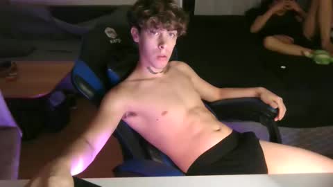 andertwink online show from April 15, 2:51 am