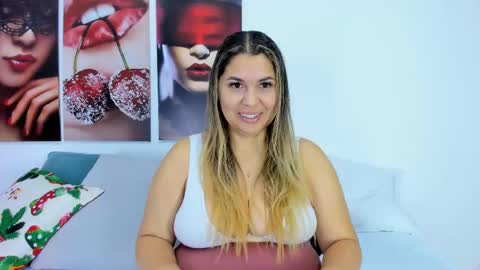 Snapshot of andhrea_vale chatting on November 13, 11:31 am Andrea online show from November 13, 11:31 am