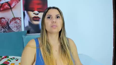 Snapshot of andhrea_vale chatting on November 27, 11:45 am Andrea online show from November 27, 11:45 am