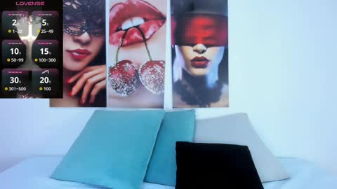 Snapshot of andhrea_vale chatting on December 15, 11:58 am Andrea online show from December 15, 11:58 am