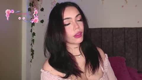Snapshot of andra_rosse chatting on April 30, 5:47 am Andra de la Rosse online show from April 30, 5:47 am