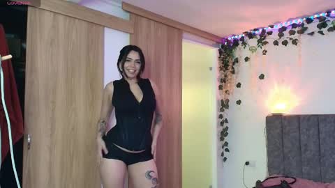 Snapshot of andra_rosse chatting on May 23, 5:17 pm Andra de la Rosse online show from May 23, 5:17 pm