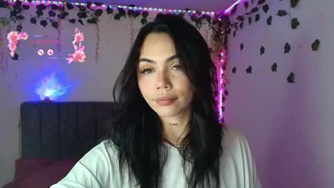 Snapshot of andra_rosse chatting on May 31, 5:42 pm Andra de la Rosse online show from May 31, 5:42 pm