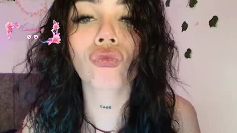 Snapshot of andra_rosse chatting on June 6, 8:08 am Andra de la Rosse online show from June 6, 8:08 am