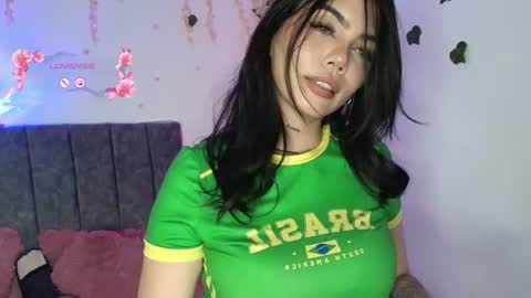Snapshot of andra_rosse chatting on June 13, 4:43 am Andra de la Rosse online show from June 13, 4:43 am