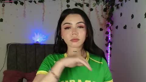Snapshot of andra_rosse chatting on June 14, 2:24 am Andra de la Rosse online show from June 14, 2:24 am