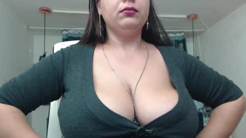 Snapshot of andrahart_ chatting on January 3, 2:43 am AndraHart online show from January 3, 2:43 am