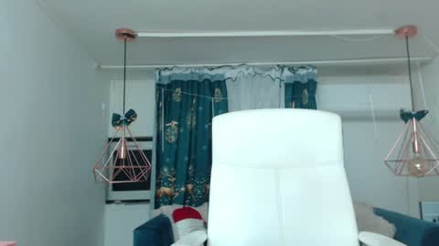 Snapshot of andrahart_ chatting on January 7, 7:06 pm AndraHart online show from January 7, 7:06 pm