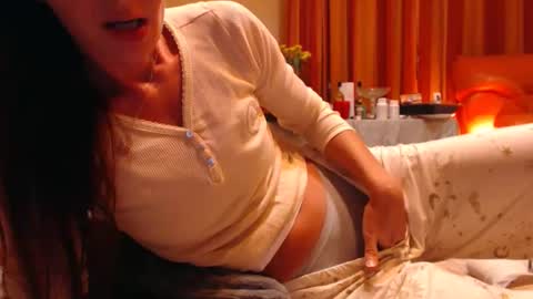 Snapshot of andrasweetie chatting on September 25, 9:18 pm Andra online show from September 25, 9:18 pm