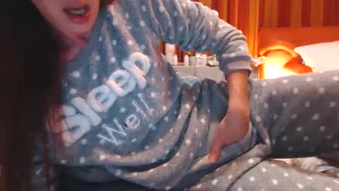 Snapshot of andrasweetie chatting on October 3, 12:07 am Andra online show from October 3, 12:07 am