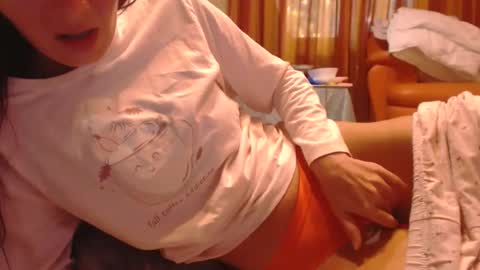 Snapshot of andrasweetie chatting on October 17, 6:16 am Andra online show from October 17, 6:16 am