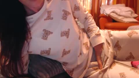 Snapshot of andrasweetie chatting on October 19, 12:50 pm Andra online show from October 19, 12:50 pm