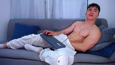 Andre Parker online show from November 18, 1:33 am