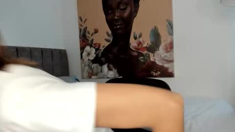 A l e online show from September 21, 7:48 pm