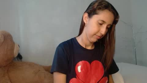 Snapshot of andre_sky_ chatting on March 21, 9:18 pm A l e online show from March 21, 9:18 pm