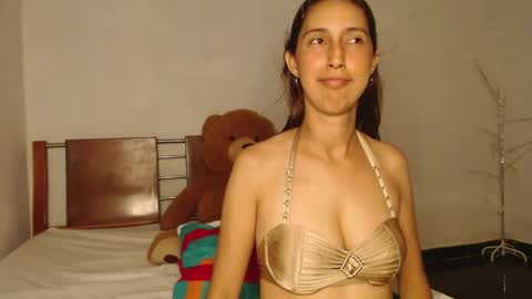 Snapshot of andre_sky_ chatting on April 18, 10:43 pm A l e online show from April 18, 10:43 pm