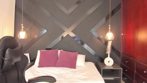 A N D R E online show from February 23, 9:55 am