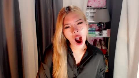 andrea06121998 online show from July 8, 5:28 pm