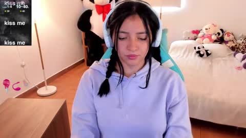 Snapshot of andrea_bonnie chatting on February 17, 10:03 pm andrea_bonnie online show from February 17, 10:03 pm