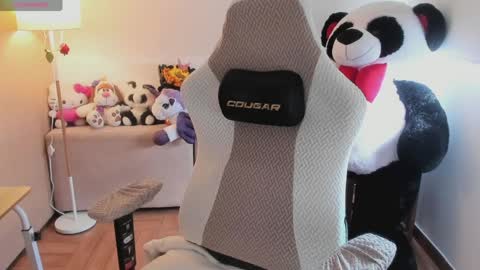Snapshot of andrea_bonnie chatting on April 2, 12:58 pm andrea_bonnie online show from April 2, 12:58 pm