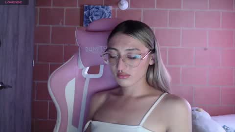 Snapshot of andrea_camila chatting on September 10, 5:46 pm Andrea online show from September 10, 5:46 pm