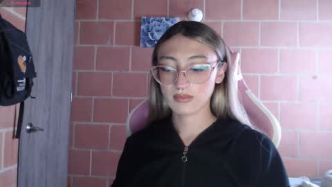 Snapshot of andrea_camila chatting on September 30, 2:11 pm Andrea online show from September 30, 2:11 pm