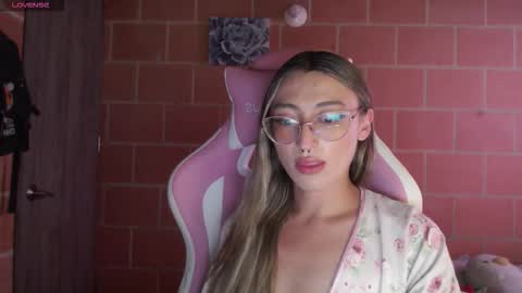 Snapshot of andrea_camila chatting on October 11, 5:22 pm Andrea online show from October 11, 5:22 pm