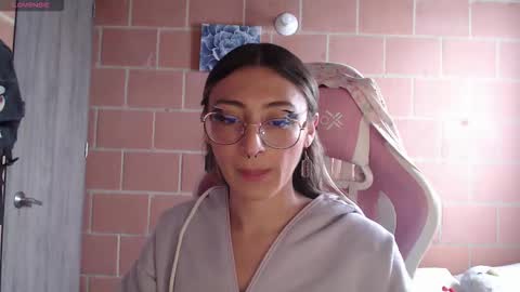 Snapshot of andrea_camila chatting on February 19, 1:40 pm Andrea online show from February 19, 1:40 pm