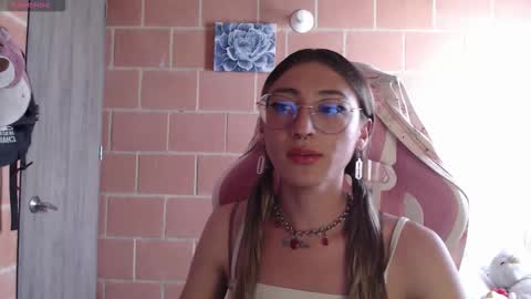 Snapshot of andrea_camila chatting on February 20, 6:08 pm Andrea online show from February 20, 6:08 pm