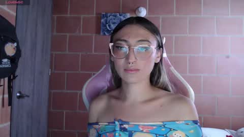 Snapshot of andrea_camila chatting on February 23, 2:14 pm Andrea online show from February 23, 2:14 pm