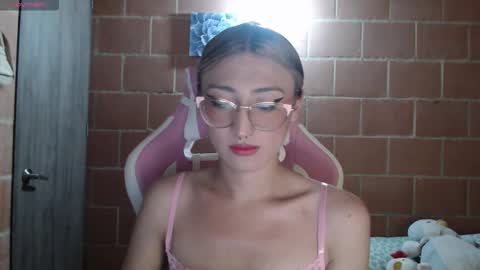 Snapshot of andrea_camila chatting on March 13, 5:03 am Andrea online show from March 13, 5:03 am